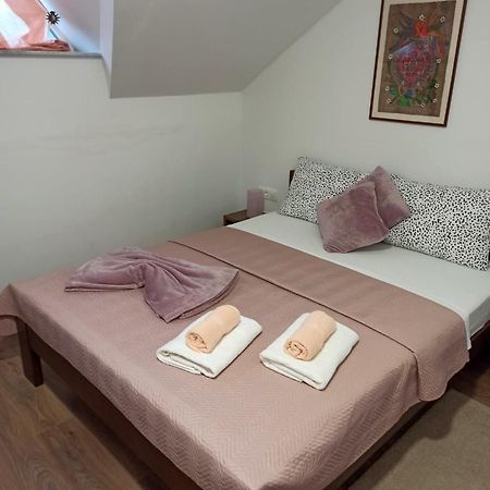 Apartmani Leptir Rakovica Esterno foto