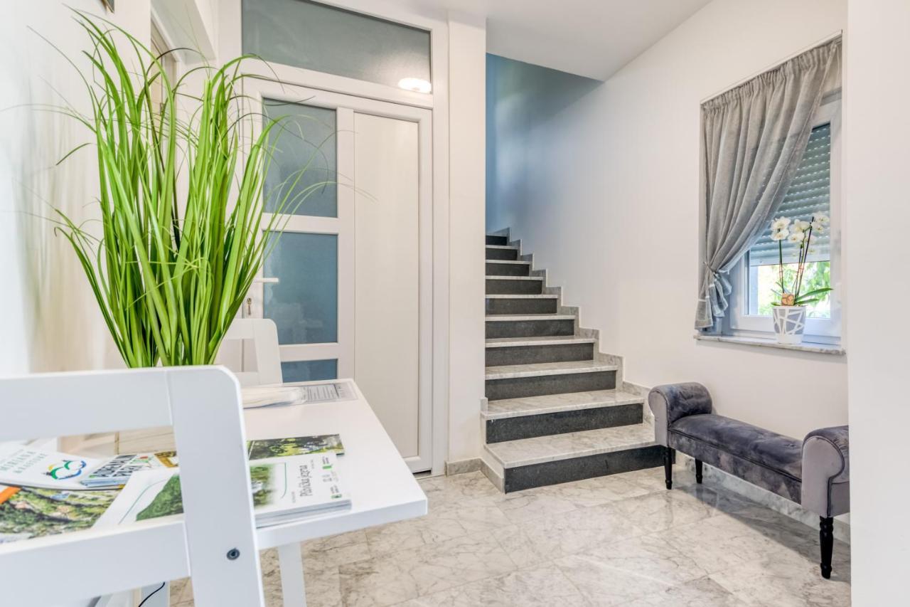 Apartmani Leptir Rakovica Esterno foto