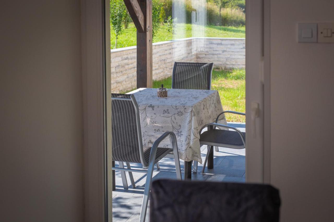 Apartmani Leptir Rakovica Esterno foto