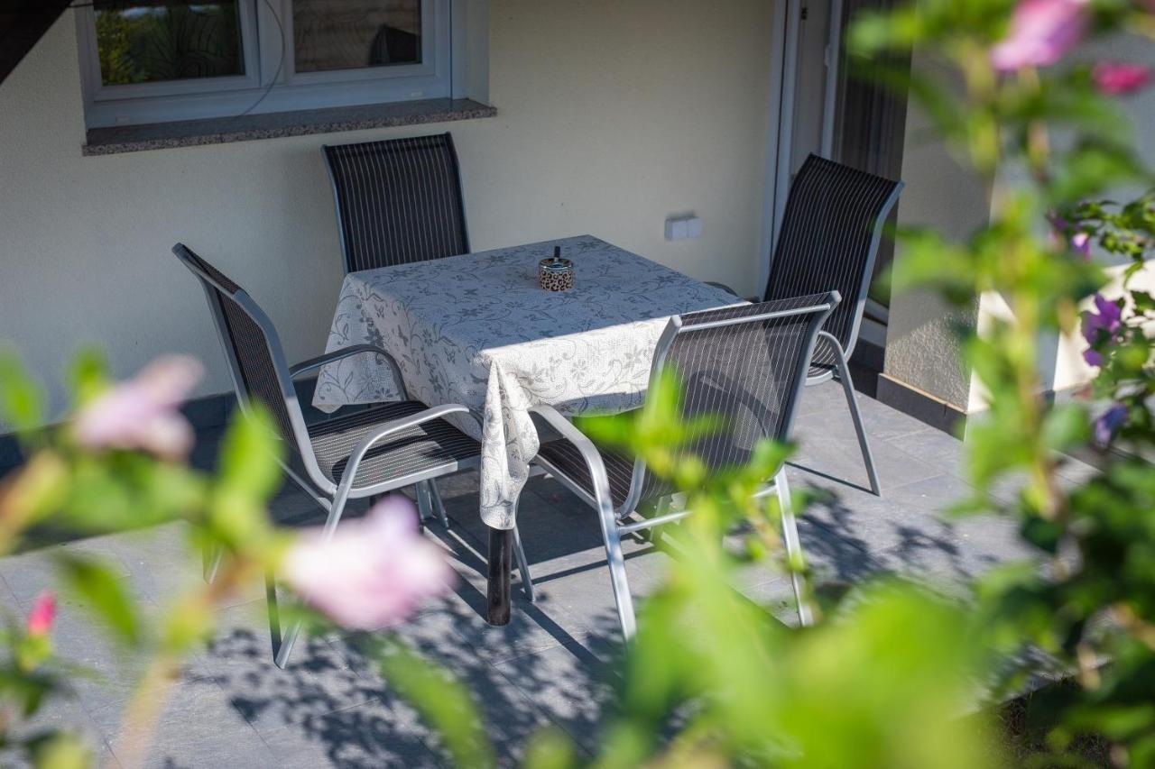 Apartmani Leptir Rakovica Esterno foto