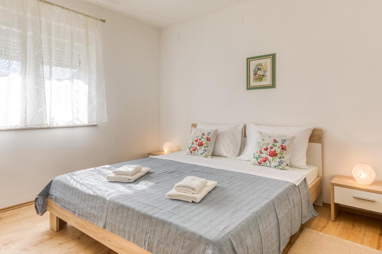 Apartmani Leptir Rakovica Esterno foto