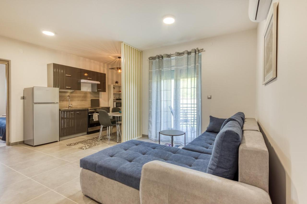 Apartmani Leptir Rakovica Esterno foto