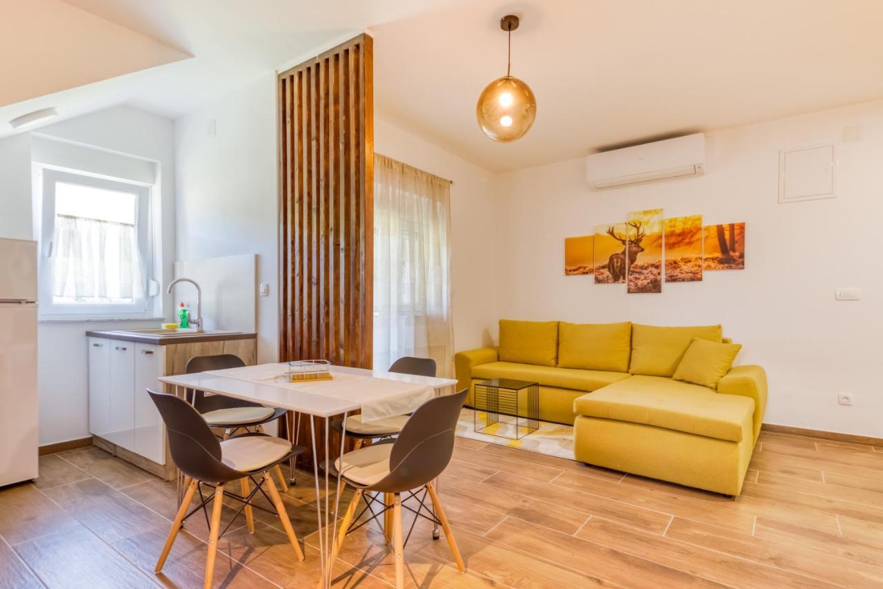 Apartmani Leptir Rakovica Esterno foto