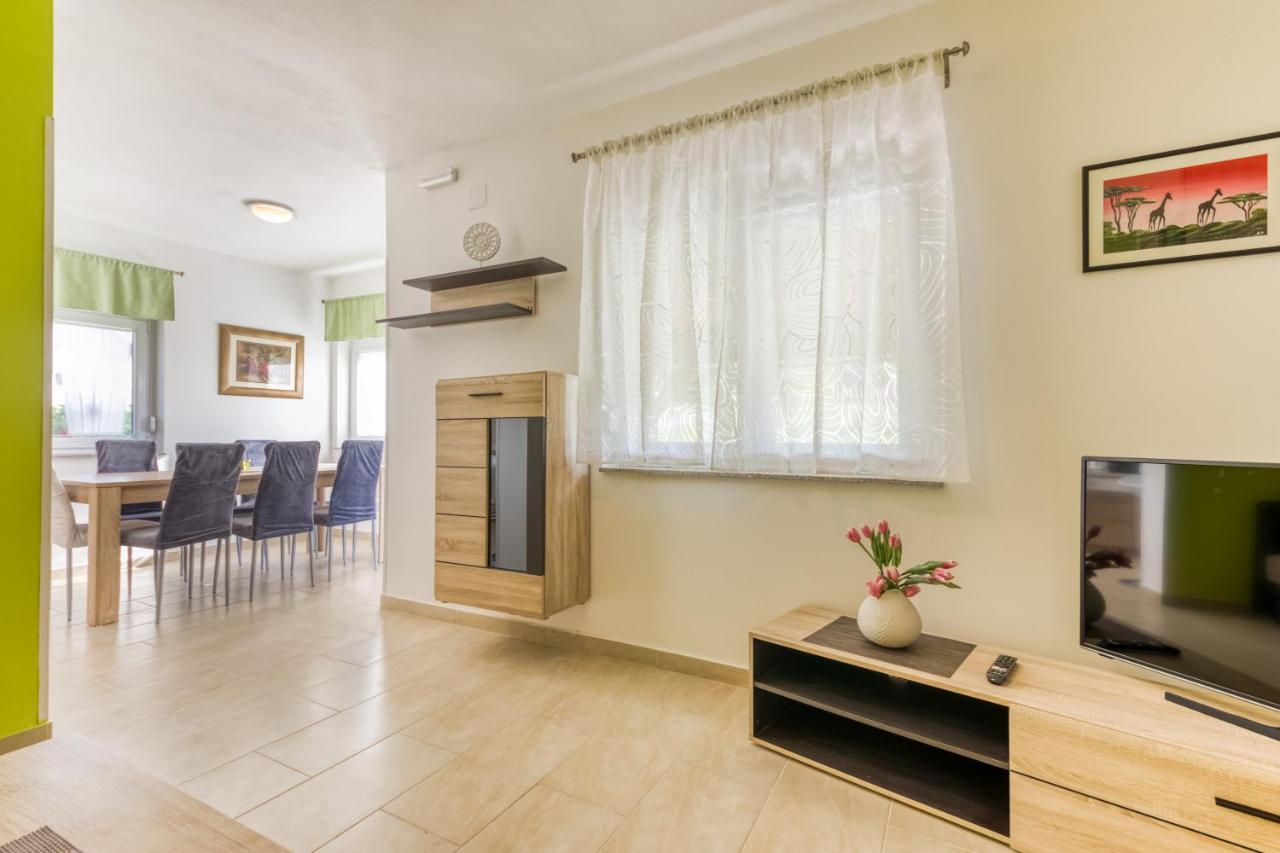 Apartmani Leptir Rakovica Esterno foto