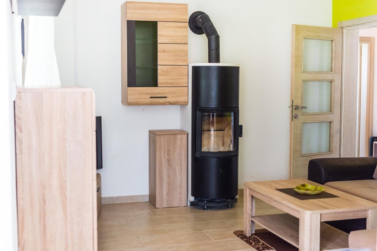 Apartmani Leptir Rakovica Esterno foto