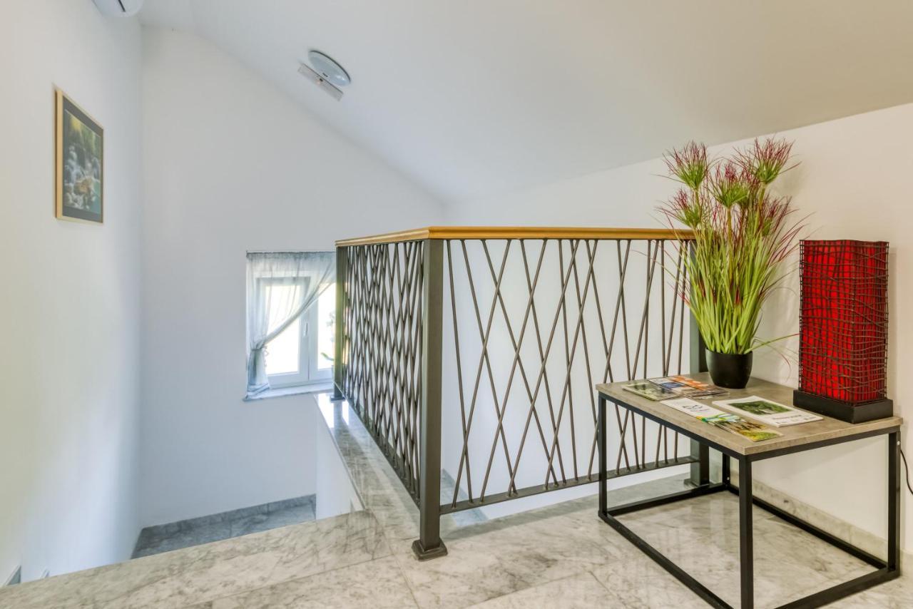 Apartmani Leptir Rakovica Esterno foto