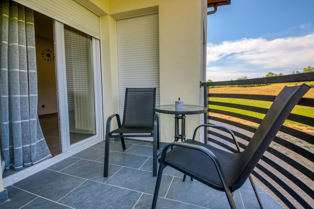 Apartmani Leptir Rakovica Esterno foto