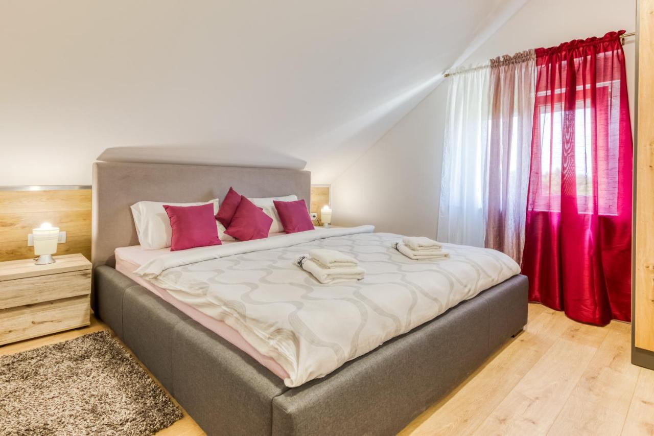 Apartmani Leptir Rakovica Esterno foto