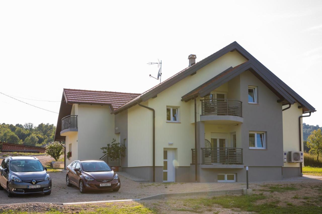 Apartmani Leptir Rakovica Esterno foto