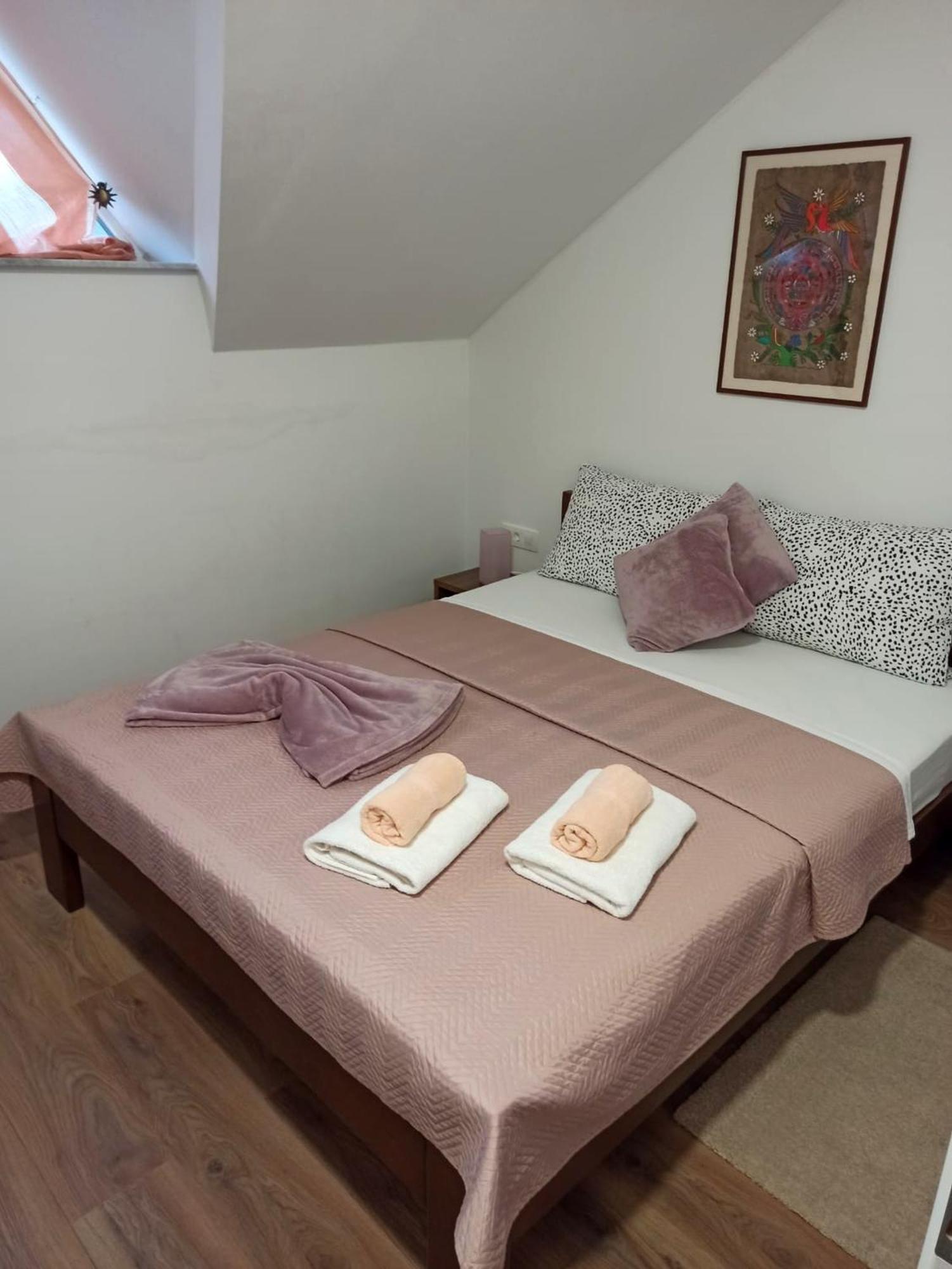 Apartmani Leptir Rakovica Esterno foto