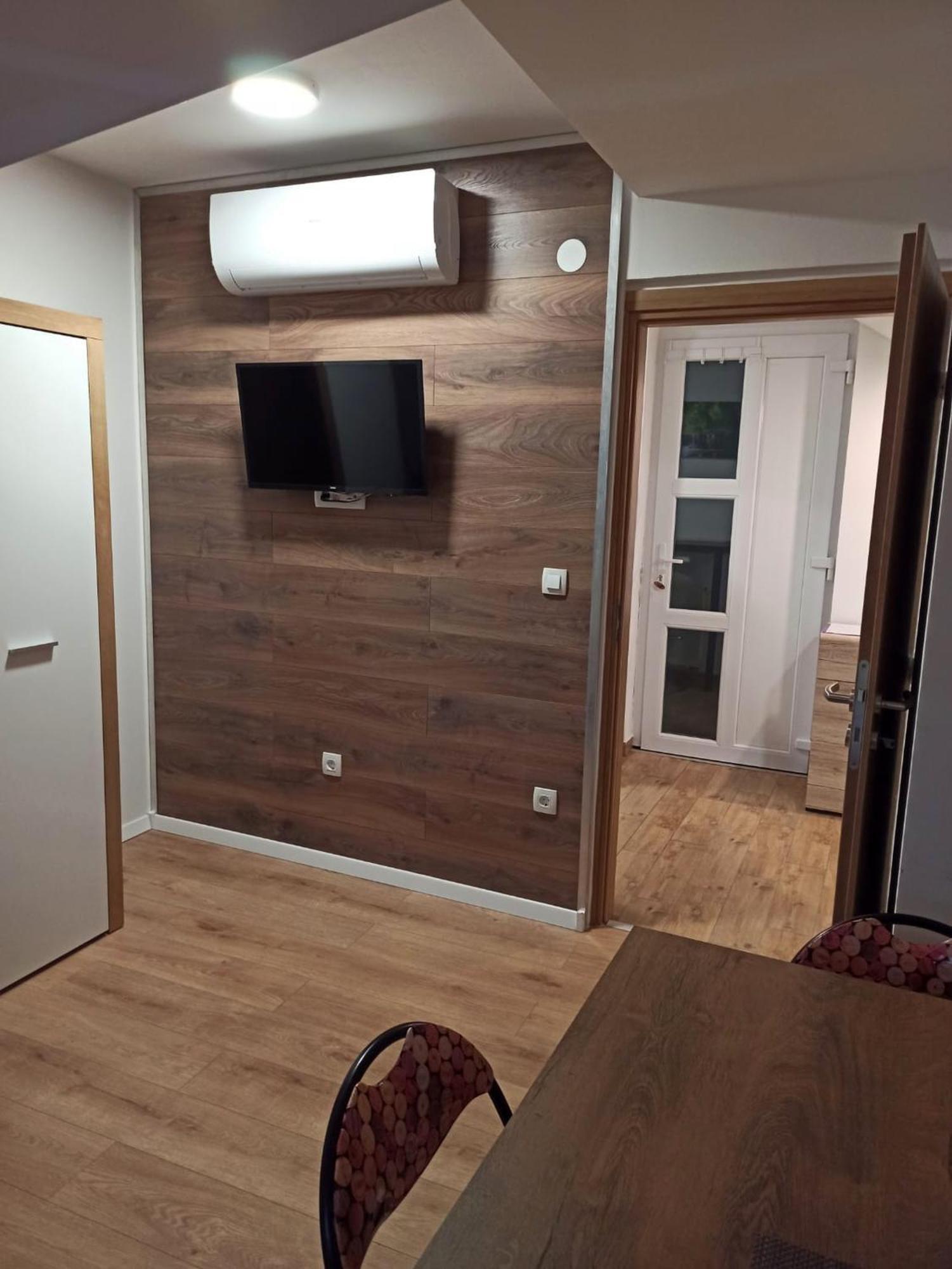 Apartmani Leptir Rakovica Esterno foto