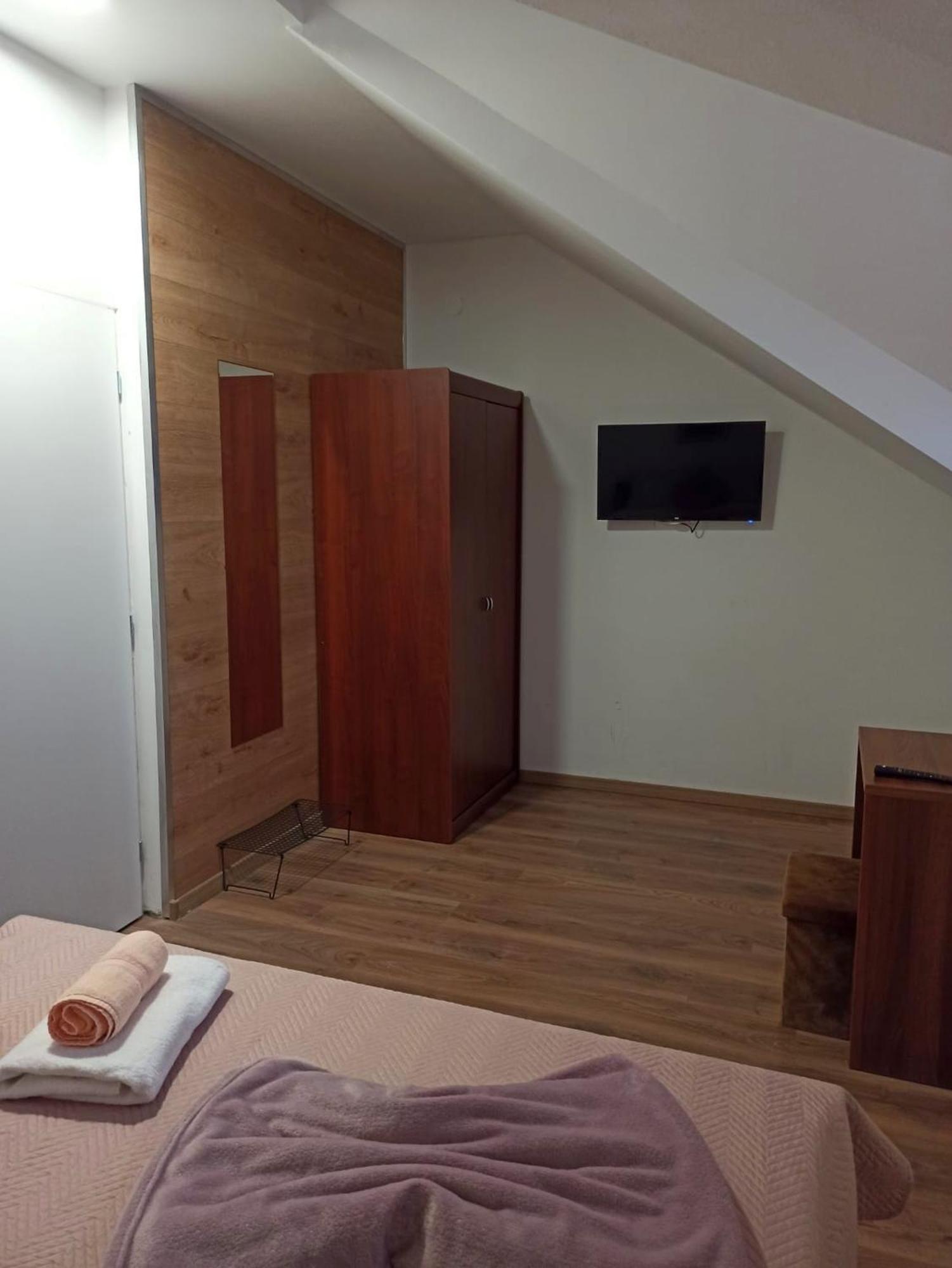 Apartmani Leptir Rakovica Esterno foto