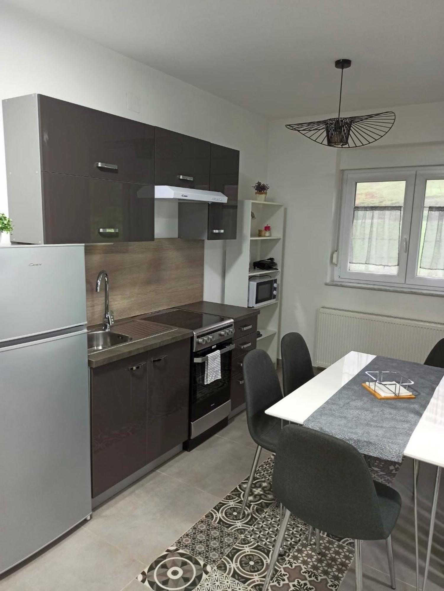 Apartmani Leptir Rakovica Esterno foto