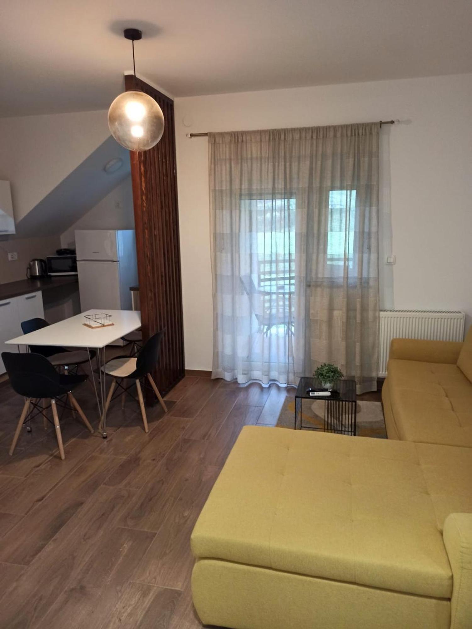 Apartmani Leptir Rakovica Esterno foto