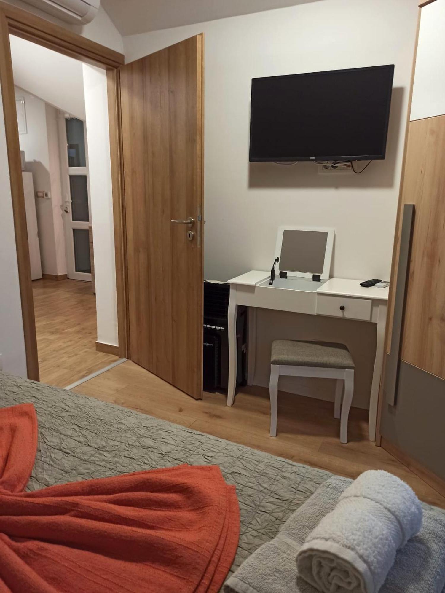 Apartmani Leptir Rakovica Esterno foto