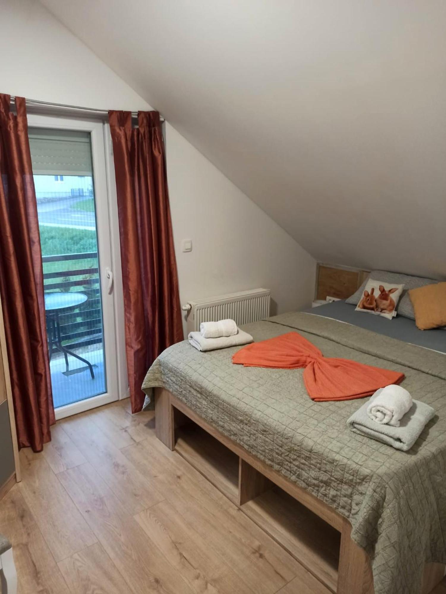 Apartmani Leptir Rakovica Esterno foto